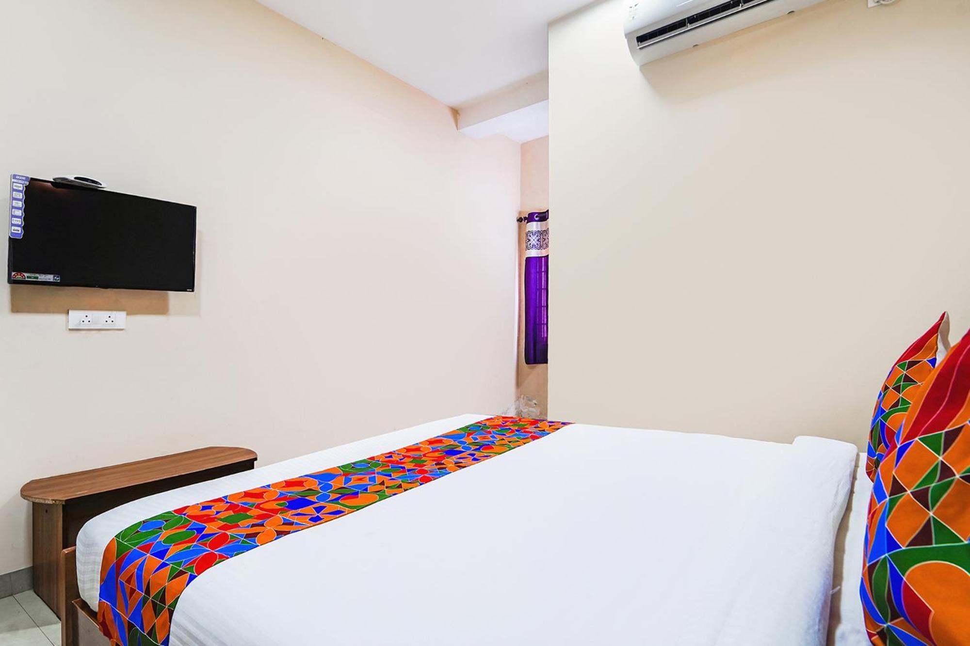 Fabexpress Uv Residency - 700M From Coimbatore International Airport Irugur Exteriör bild