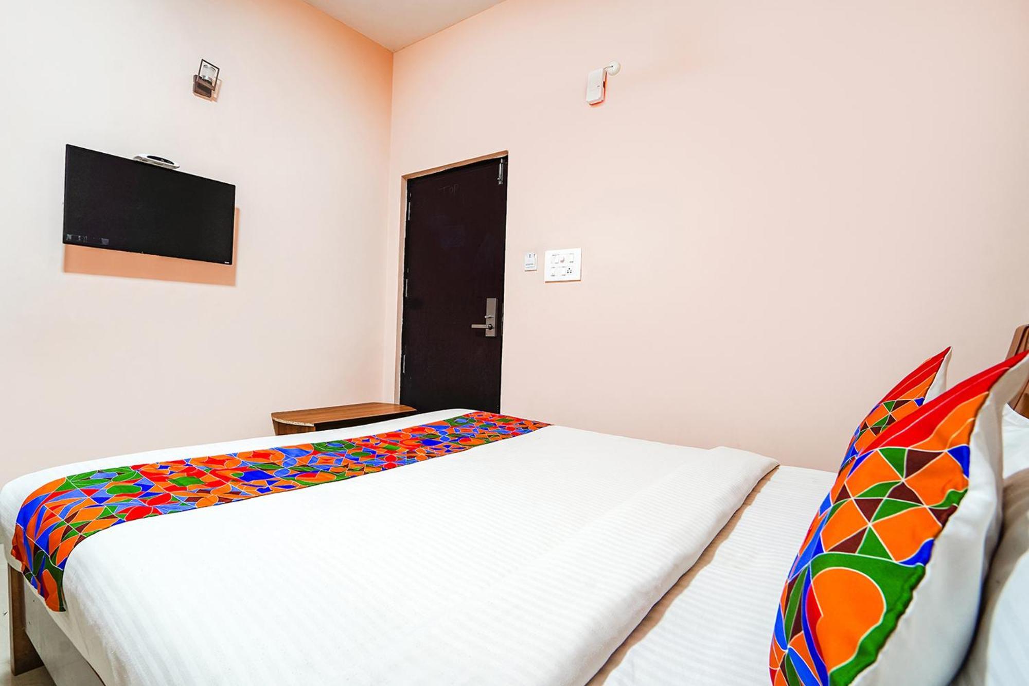 Fabexpress Uv Residency - 700M From Coimbatore International Airport Irugur Exteriör bild