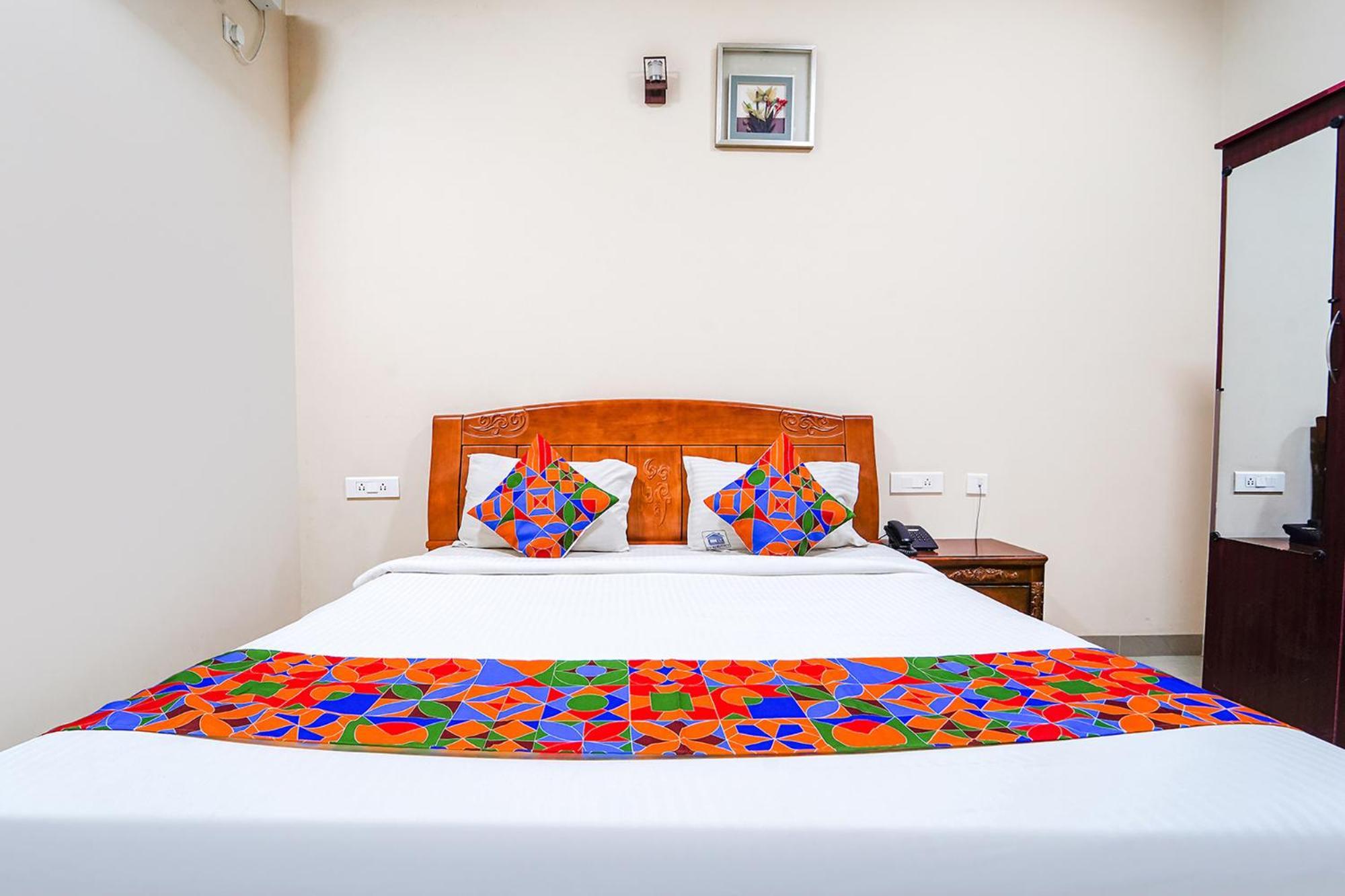 Fabexpress Uv Residency - 700M From Coimbatore International Airport Irugur Exteriör bild