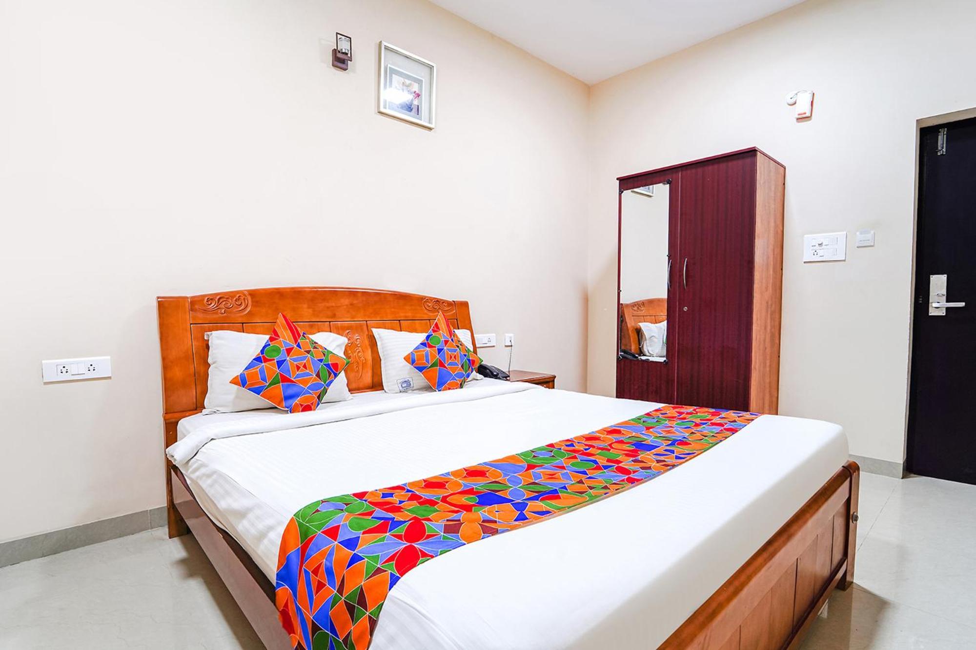 Fabexpress Uv Residency - 700M From Coimbatore International Airport Irugur Exteriör bild