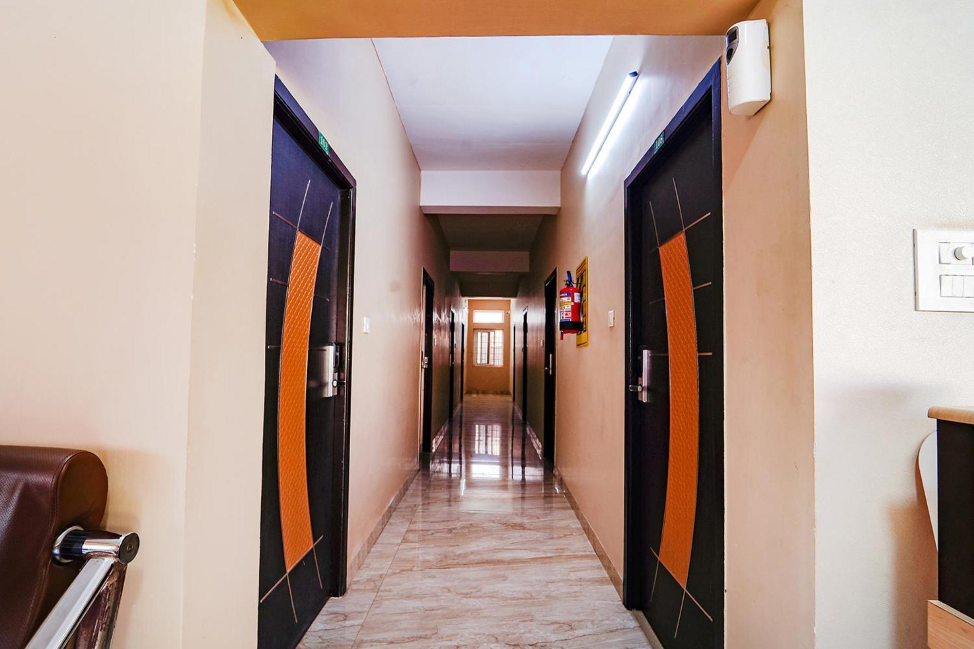Fabexpress Uv Residency - 700M From Coimbatore International Airport Irugur Exteriör bild