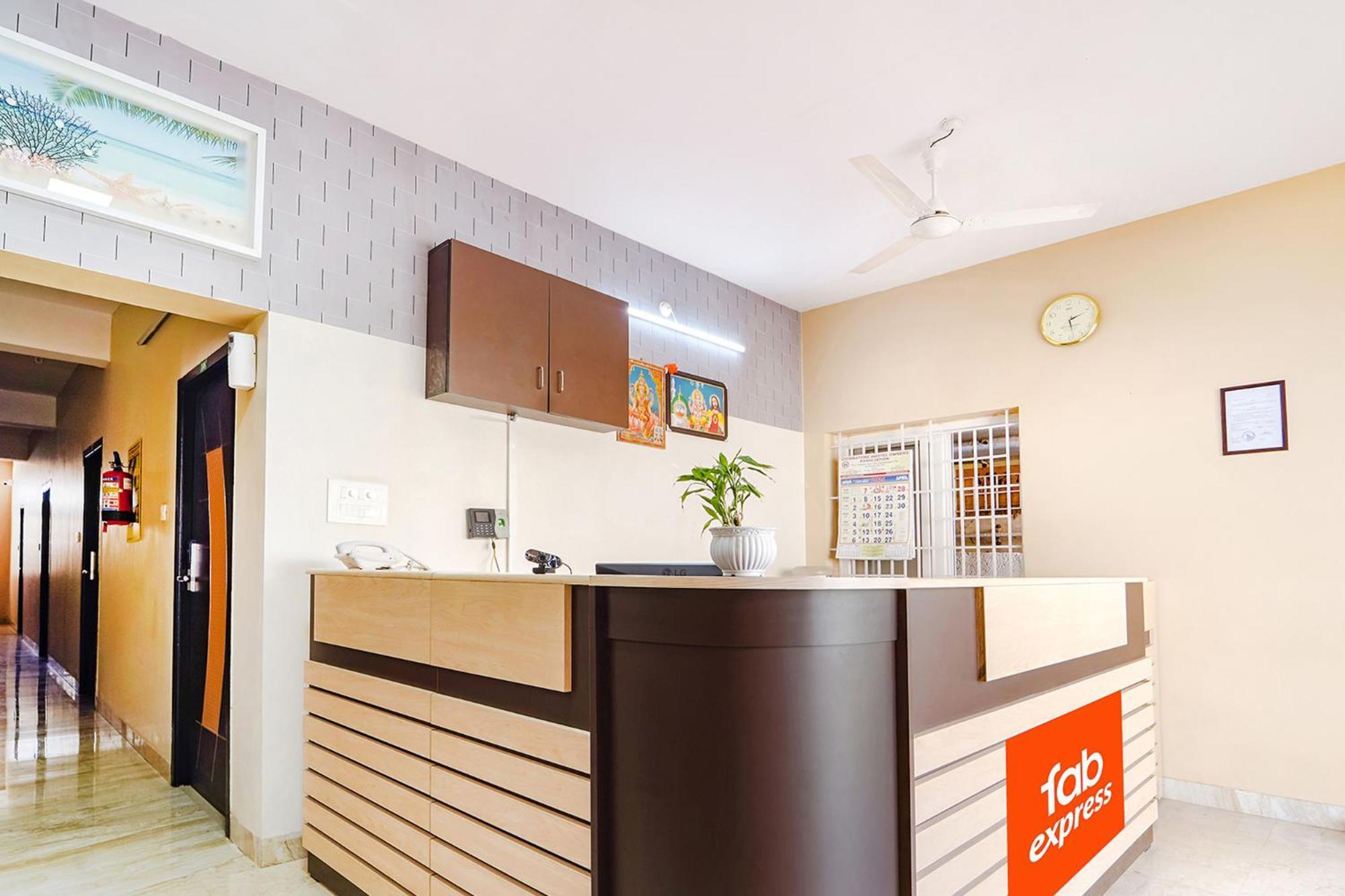 Fabexpress Uv Residency - 700M From Coimbatore International Airport Irugur Exteriör bild